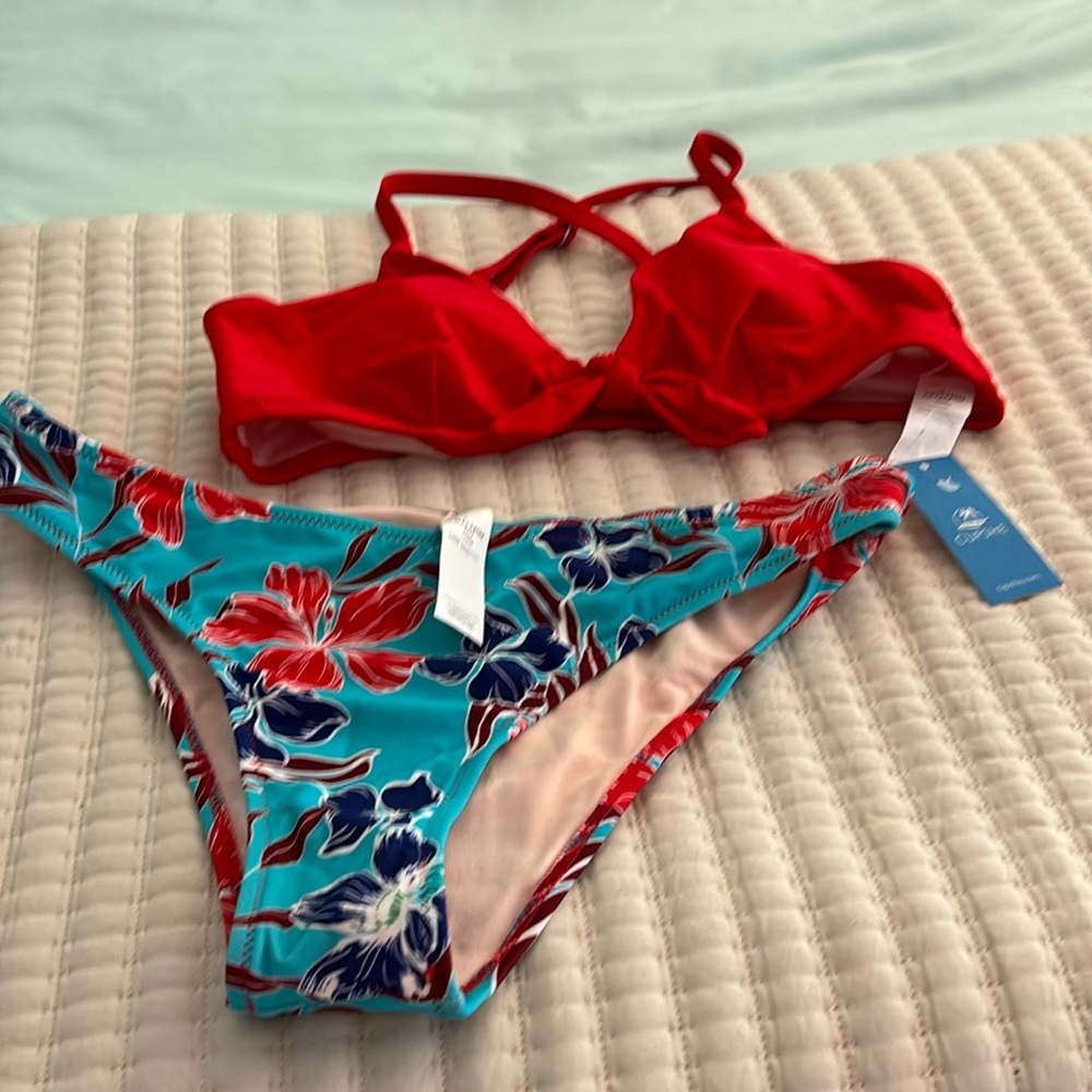 CUPSHE size L bikini- tags on